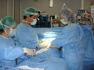 Στο χειρουργείο, 2005